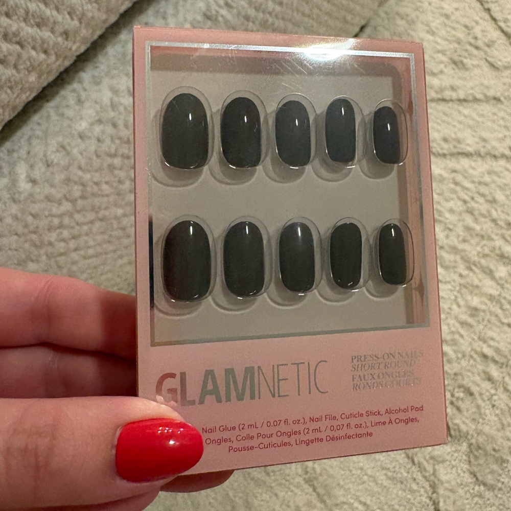Glamnetic bark brown short round Press-On Nails